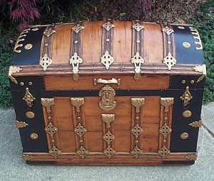 303-wooden-dometop-antique-trunk